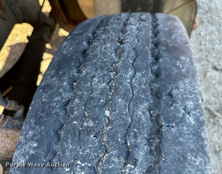 image for item OD9992 1995 Ford L8000 dump truck