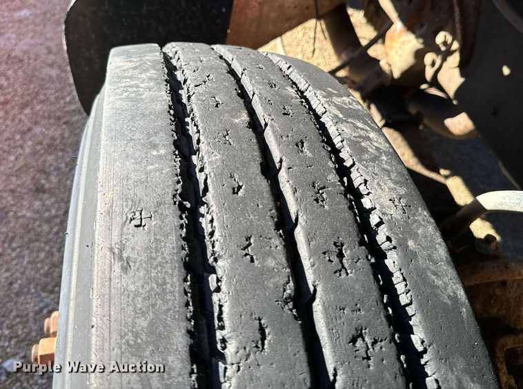 image for item OD9992 1995 Ford L8000 dump truck