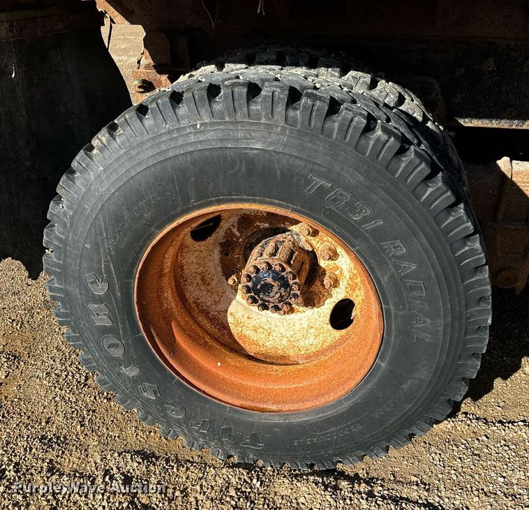 image for item OD9992 1995 Ford L8000 dump truck