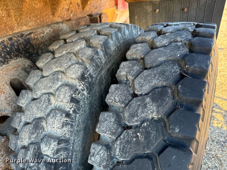 image for item OD9992 1995 Ford L8000 dump truck