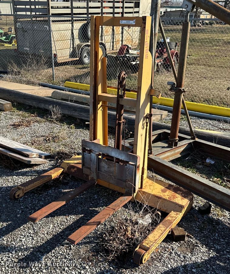 image for item OJ9448 Big Joe 21A50 pallet jack