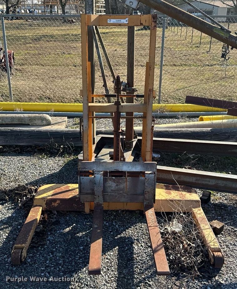 image for item OJ9448 Big Joe 21A50 pallet jack