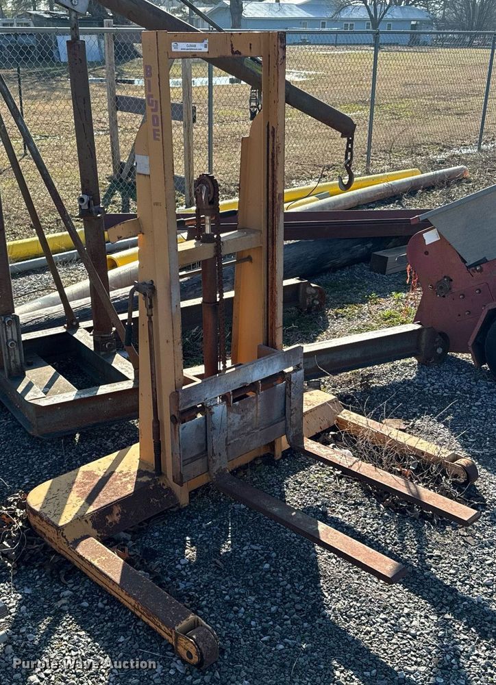 image for item OJ9448 Big Joe 21A50 pallet jack