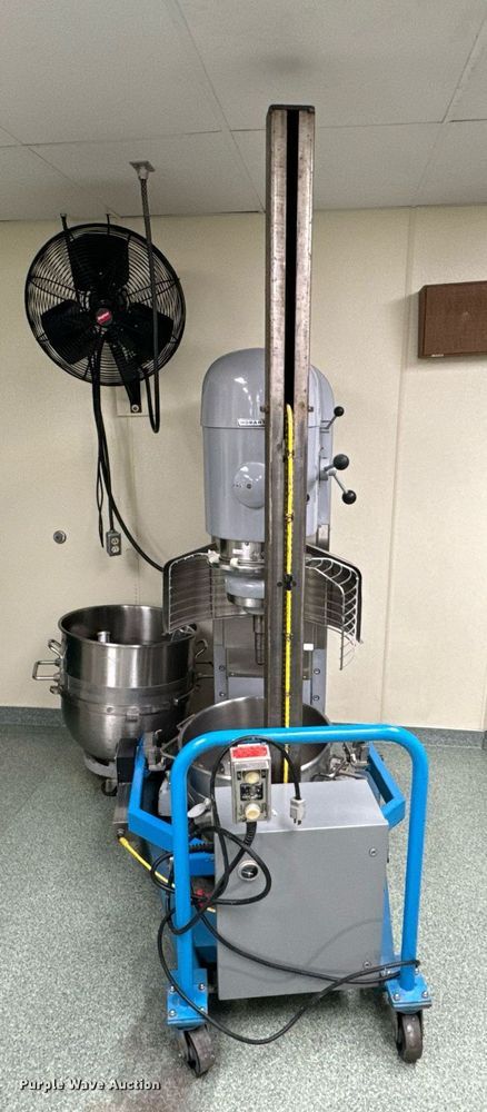 image for item OJ9452 Hobart V1401 mixer