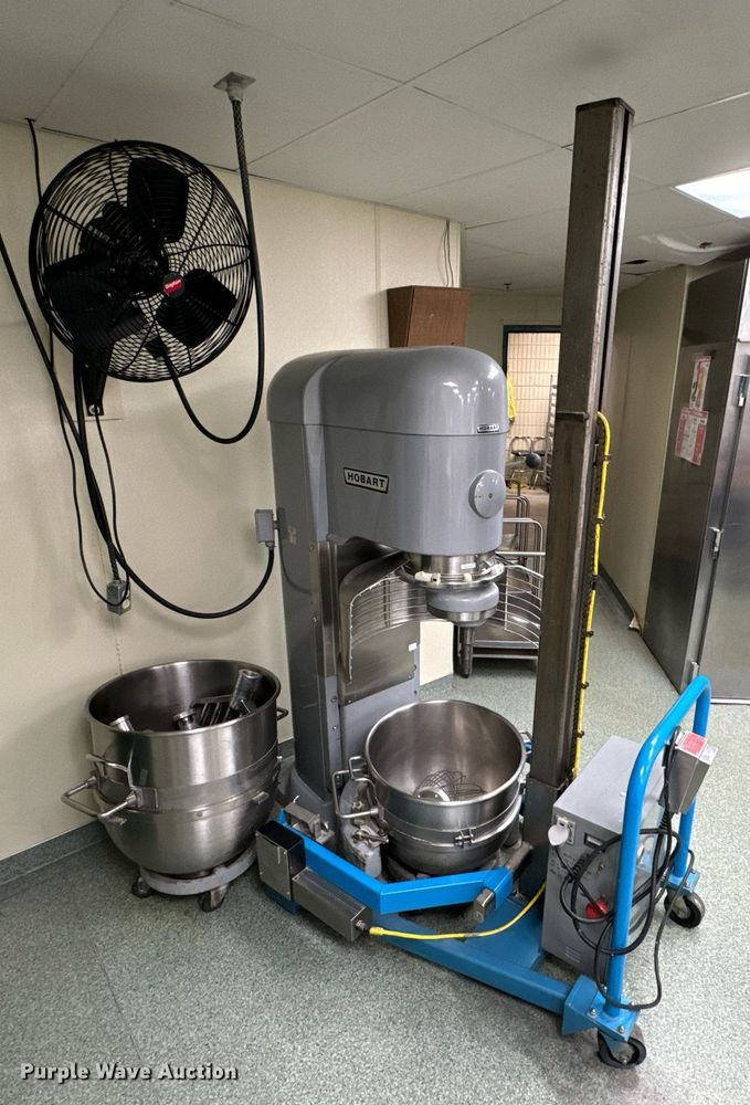 image for item OJ9452 Hobart V1401 mixer