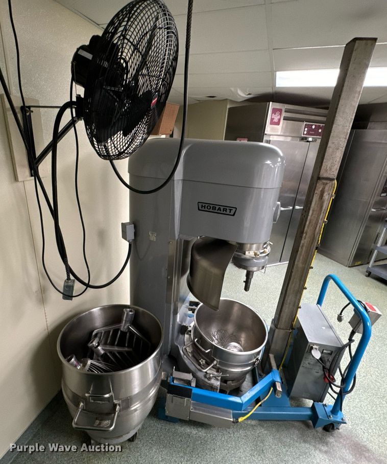 image for item OJ9452 Hobart V1401 mixer