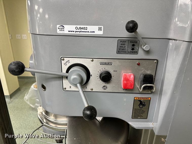 image for item OJ9452 Hobart V1401 mixer