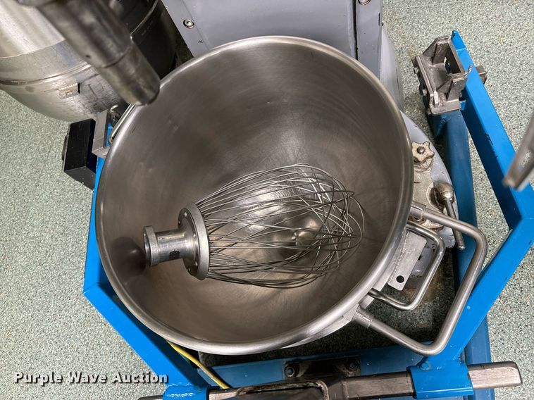 image for item OJ9452 Hobart V1401 mixer