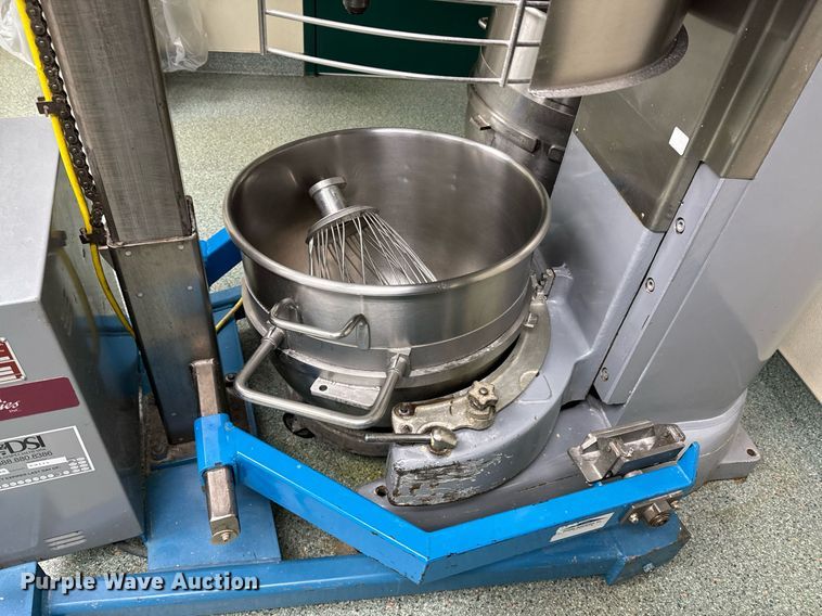 image for item OJ9452 Hobart V1401 mixer