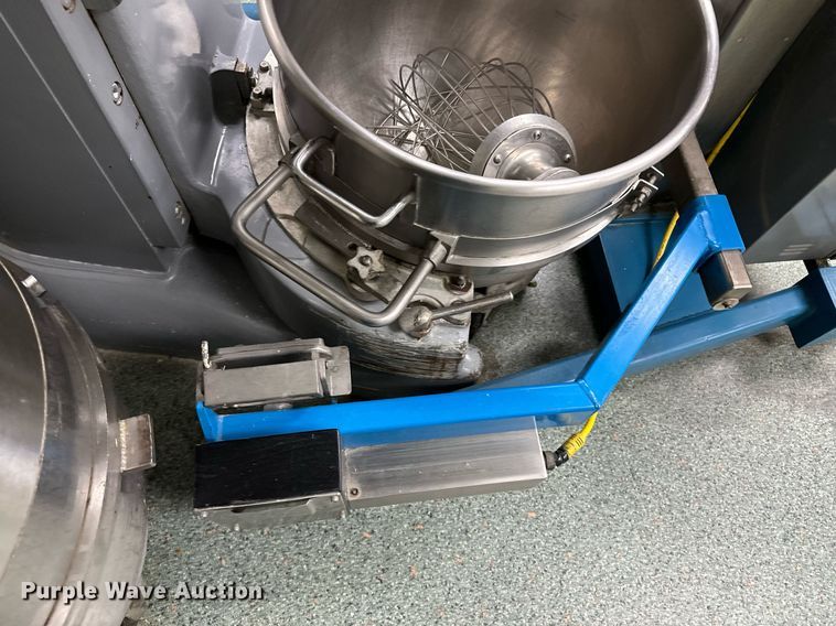 image for item OJ9452 Hobart V1401 mixer