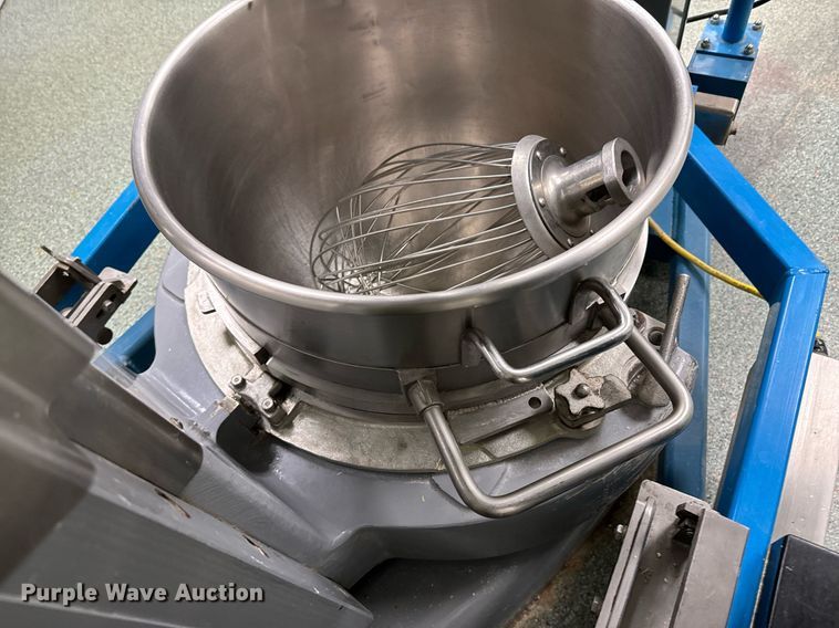 image for item OJ9452 Hobart V1401 mixer