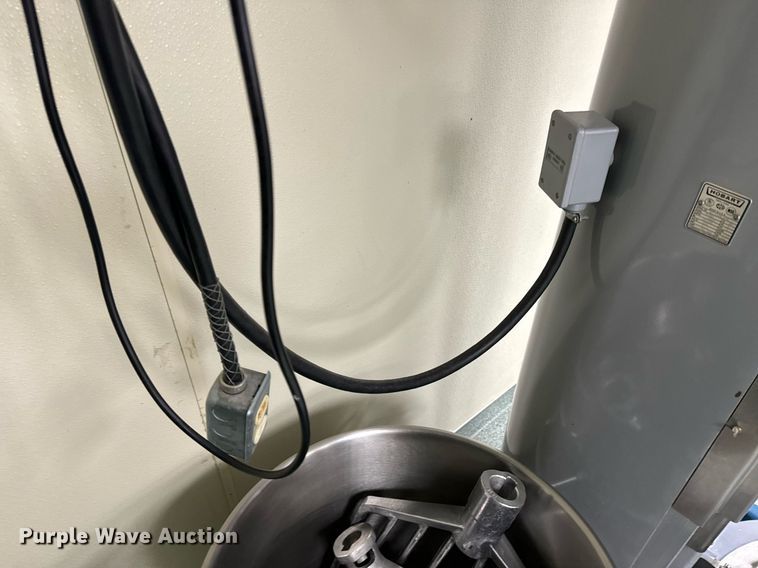 image for item OJ9452 Hobart V1401 mixer