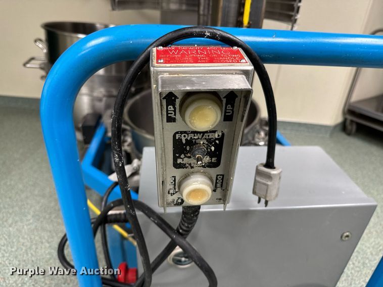 image for item OJ9452 Hobart V1401 mixer