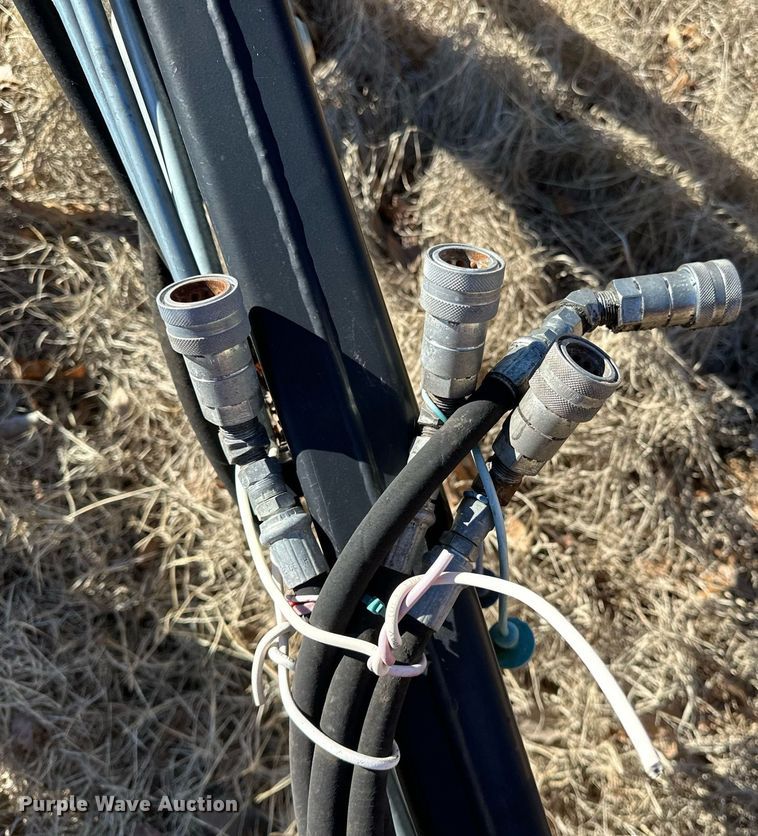 image for item OM9760 Great Bend 2045 loader