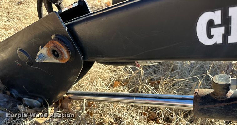 image for item OM9760 Great Bend 2045 loader