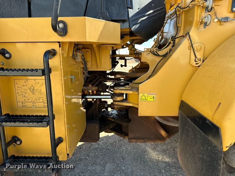 image for item OM9779 2010 Caterpillar  972H wheel loader