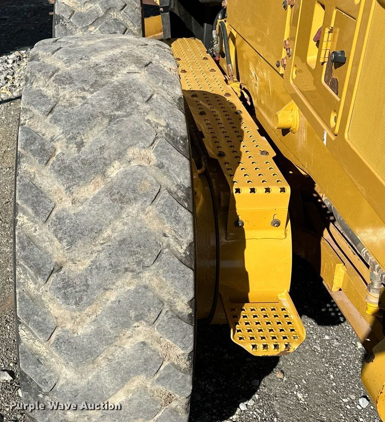 image for item OM9781 2018 Caterpillar  140M3 AWD motor grader