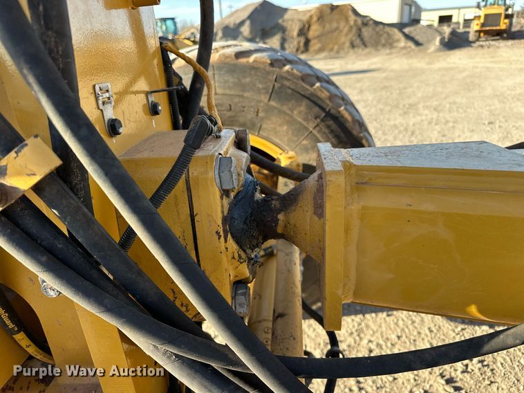 image for item OM9783 2014 Caterpillar  140M3 AWD motor grader