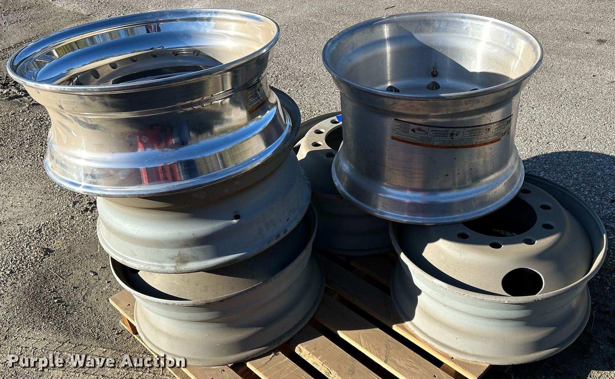 (6) wheels in Waterloo, IA | Item DQ0987 for sale | Purple Wave