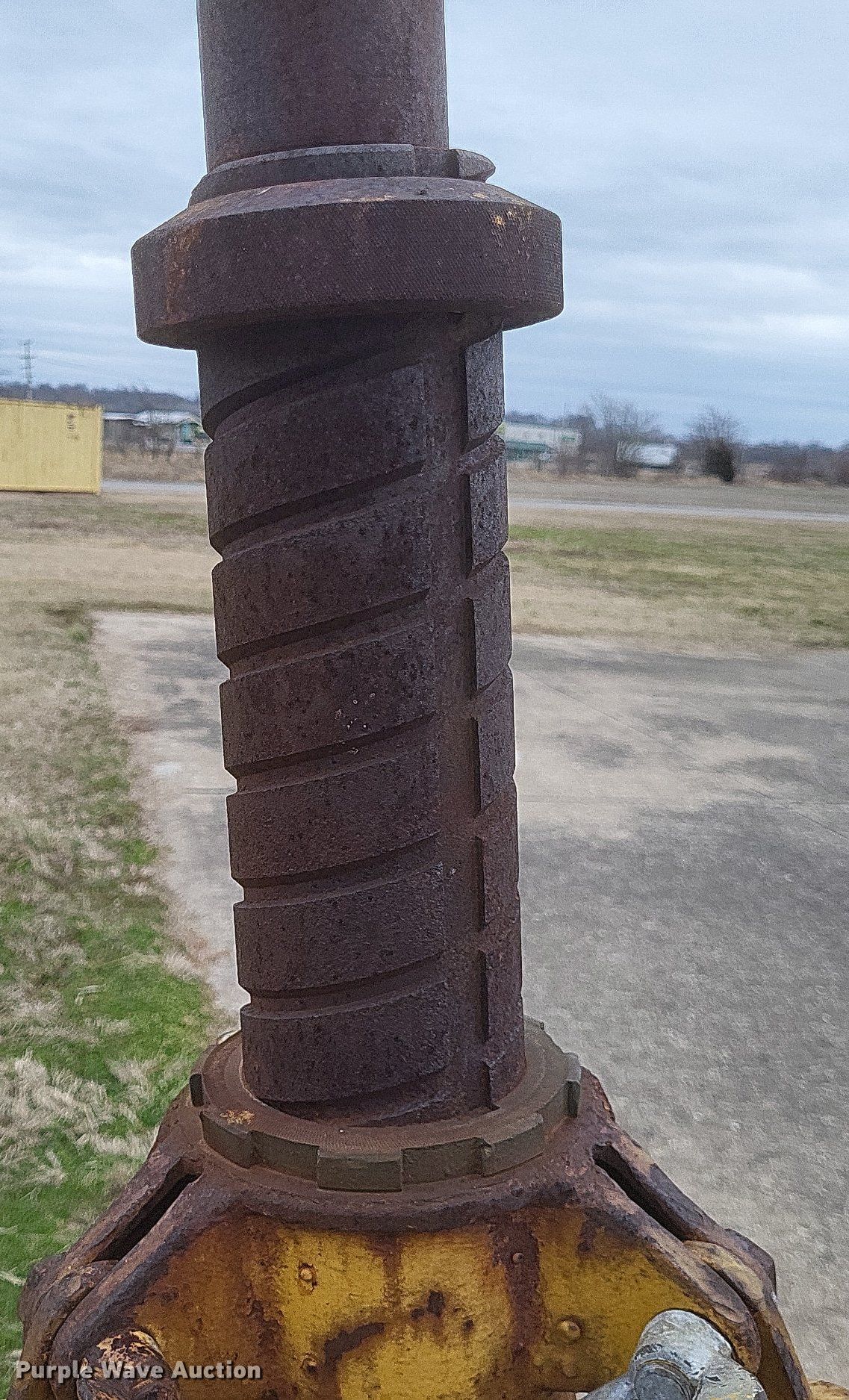 (2) Hydraulic airplane jacks in Cape Girardeau, MO Item MI9947 for sale Purple Wave