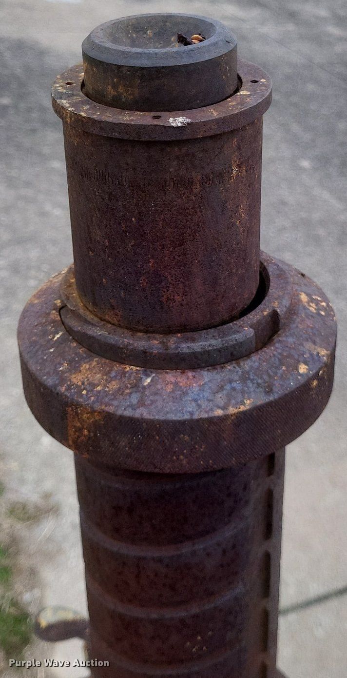 (2) Hydraulic airplane jacks in Cape Girardeau, MO Item MI9947 for sale Purple Wave