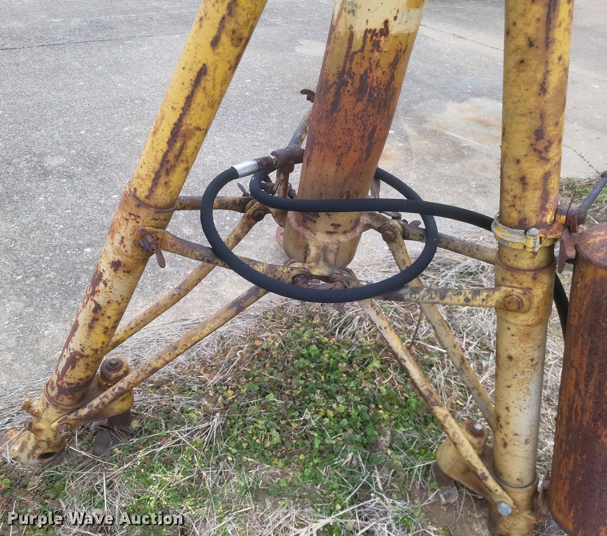 (2) Hydraulic airplane jacks in Cape Girardeau, MO Item MI9947 for sale Purple Wave