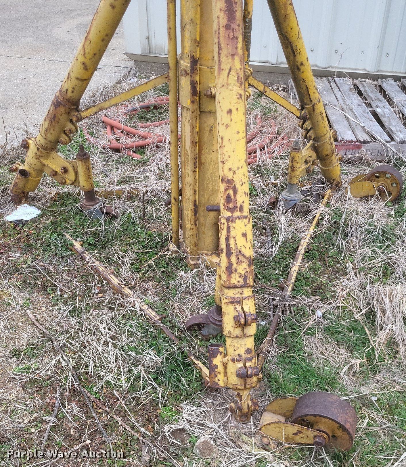 (2) Hydraulic airplane jacks in Cape Girardeau, MO Item MI9947 for sale Purple Wave