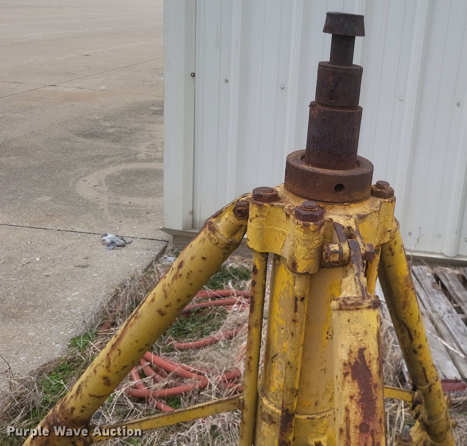 (2) Hydraulic airplane jacks in Cape Girardeau, MO Item MI9947 for sale Purple Wave
