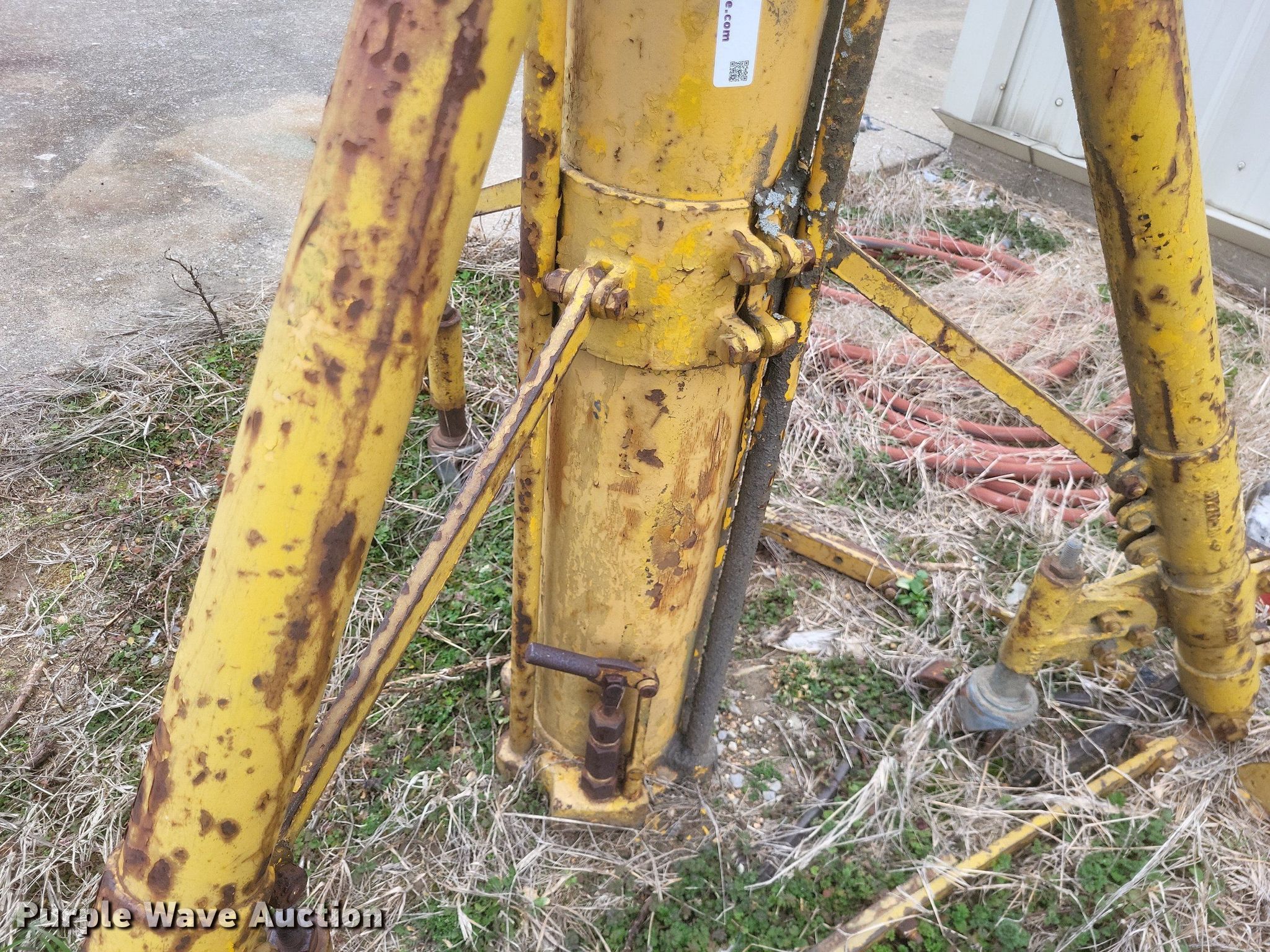 (2) Hydraulic airplane jacks in Cape Girardeau, MO Item MI9947 for sale Purple Wave