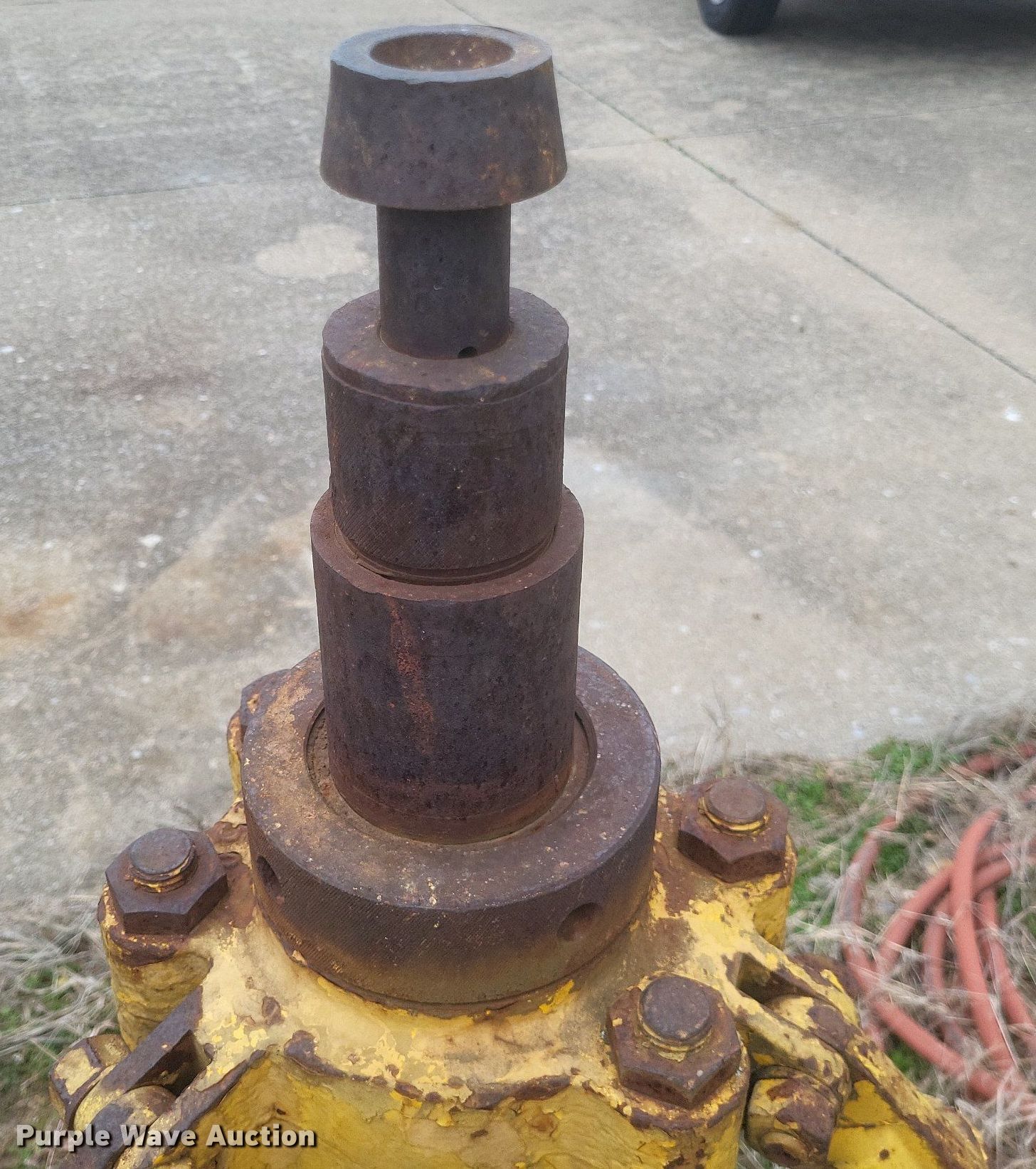 (2) Hydraulic airplane jacks in Cape Girardeau, MO Item MI9947 for sale Purple Wave