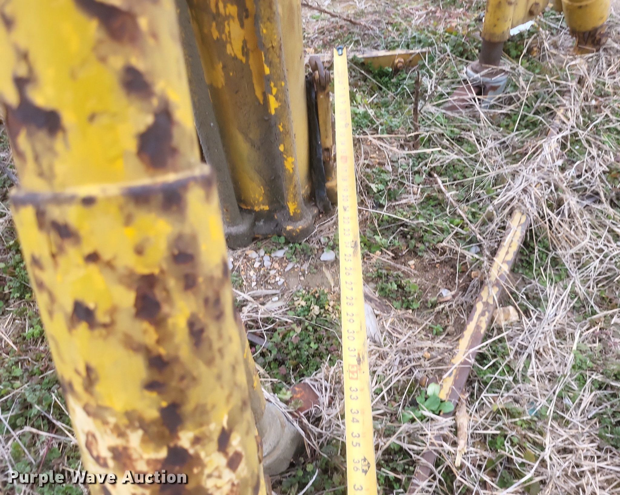 (2) Hydraulic airplane jacks in Cape Girardeau, MO Item MI9947 for sale Purple Wave