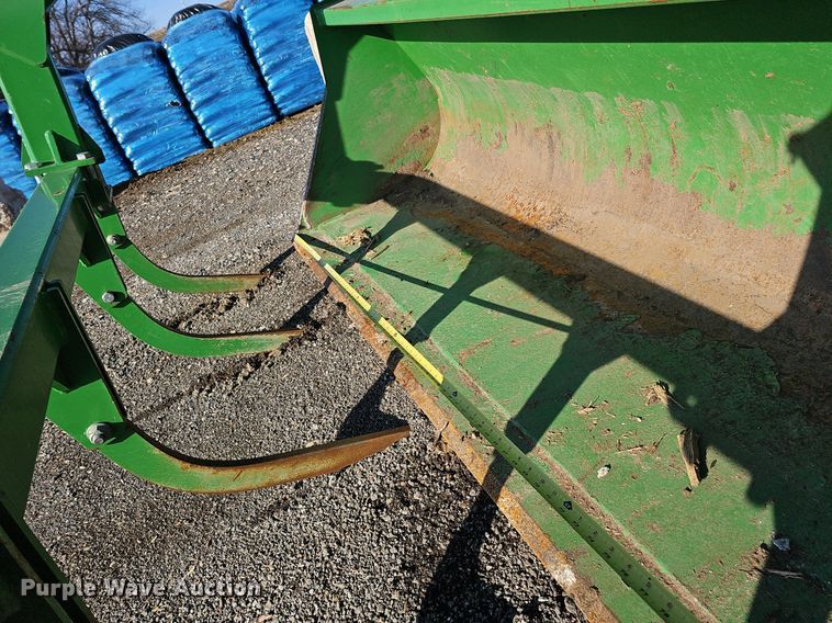 image for item DK0519 2017 John Deere 640R loader