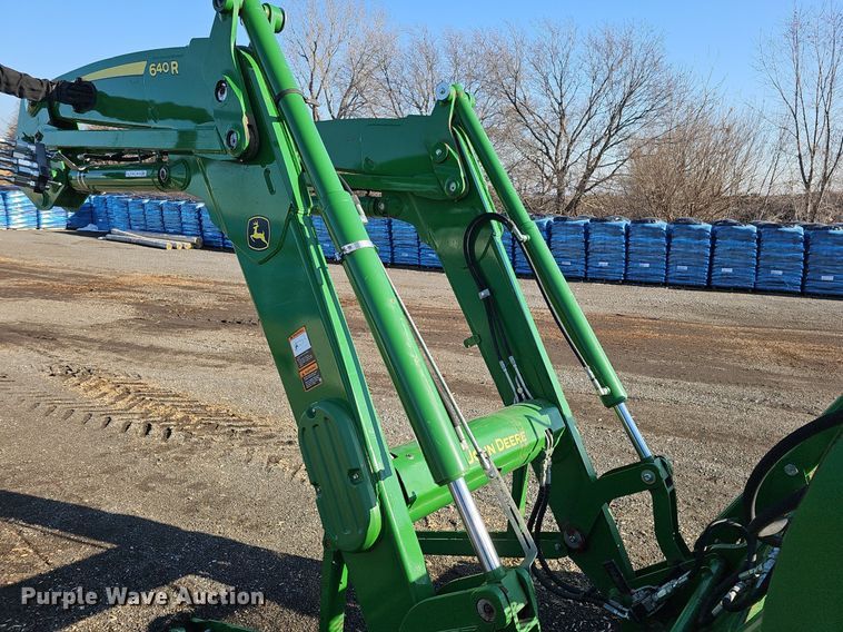 image for item DK0519 2017 John Deere 640R loader