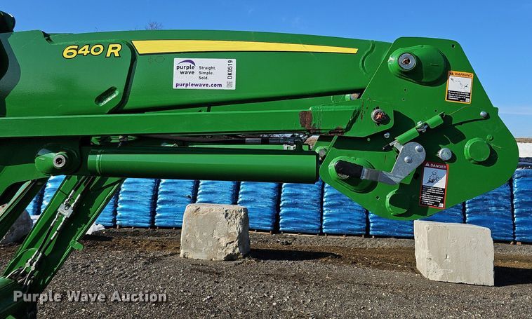 image for item DK0519 2017 John Deere 640R loader