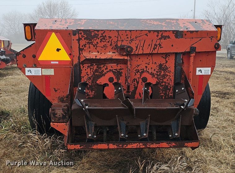 image for item DK0522 H&S 2602 manure spreader