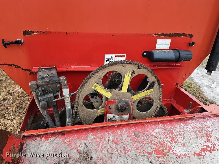 image for item DK0523 H&S 3306 manure spreader