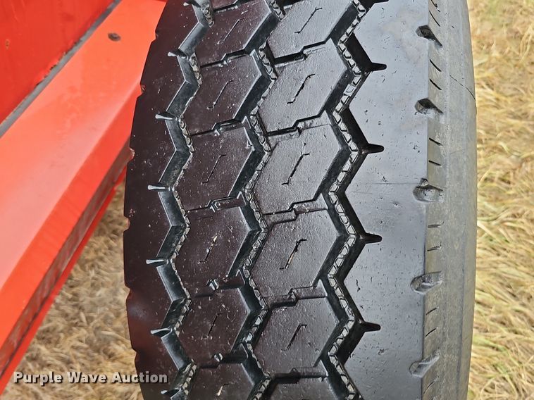 image for item DK0523 H&S 3306 manure spreader