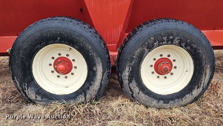 image for item DK0523 H&S 3306 manure spreader