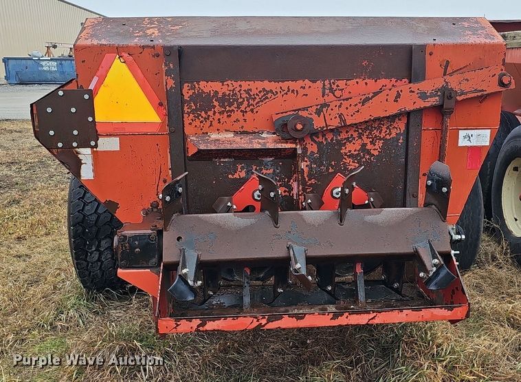 image for item DK0524 H&S 2602 manure spreader