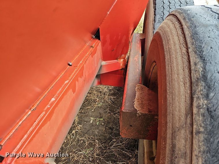 image for item DK0524 H&S 2602 manure spreader