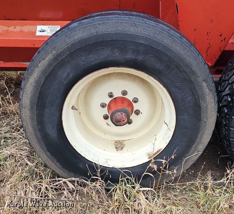 image for item DK0524 H&S 2602 manure spreader