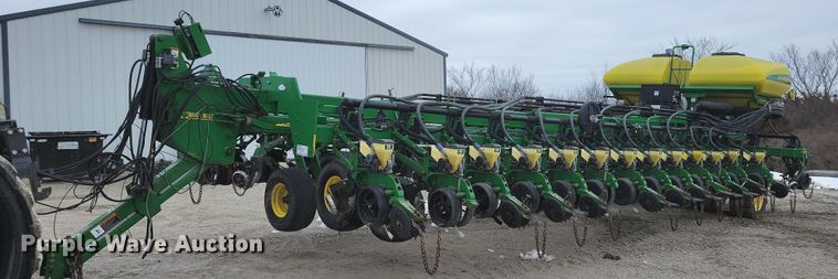 image for item DL7846 2011 John Deere DB80 planter