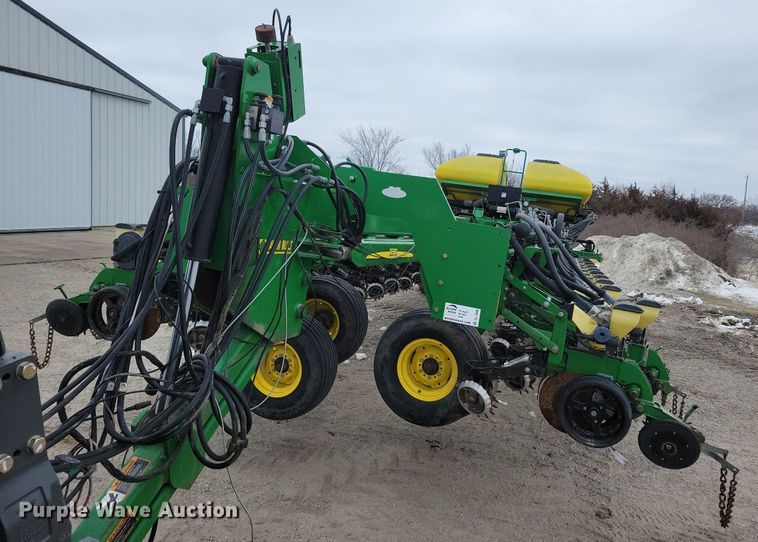 image for item DL7846 2011 John Deere DB80 planter