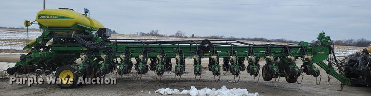 image for item DL7846 2011 John Deere DB80 planter