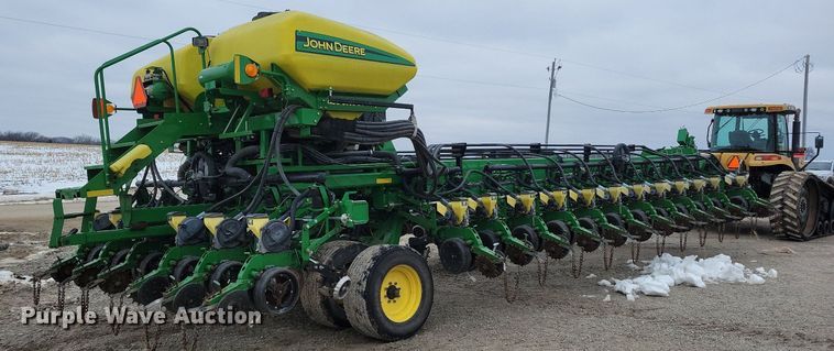image for item DL7846 2011 John Deere DB80 planter