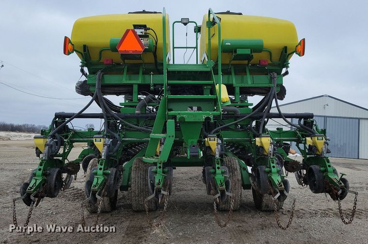 image for item DL7846 2011 John Deere DB80 planter