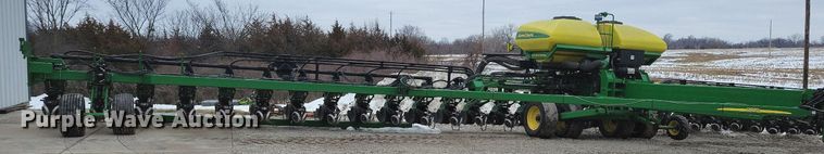 image for item DL7846 2011 John Deere DB80 planter