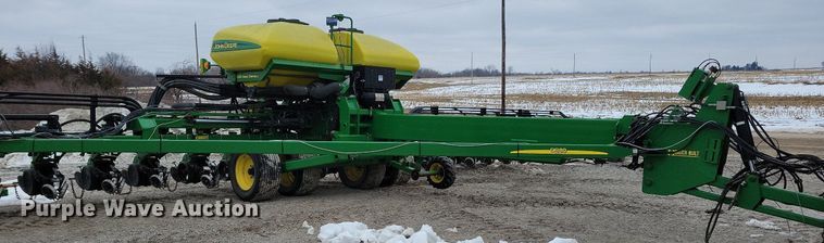 image for item DL7846 2011 John Deere DB80 planter