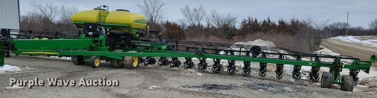 image for item DL7846 2011 John Deere DB80 planter