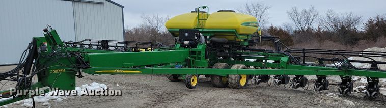 image for item DL7846 2011 John Deere DB80 planter